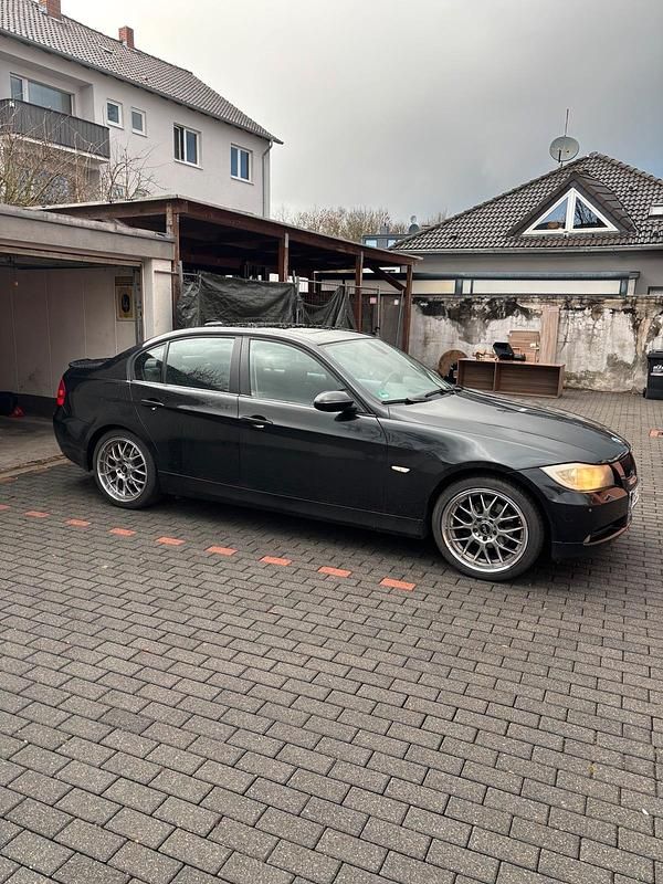 Gebraucht BMW 320 150 PS (110 kW) 2007 Schwarz Limousine