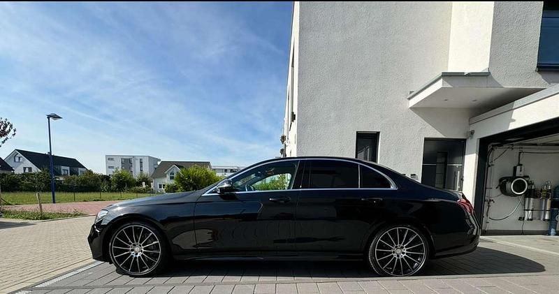 Gebraucht 2016 Mercedes E200 Business Kombi | 35.000 € - Bild 1/4