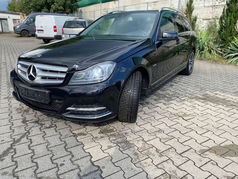 Schwarz Gebraucht 2011 Mercedes C350 Avantgarde Kombi | 11.900 € (Fairer Preis) - Bild 1/4