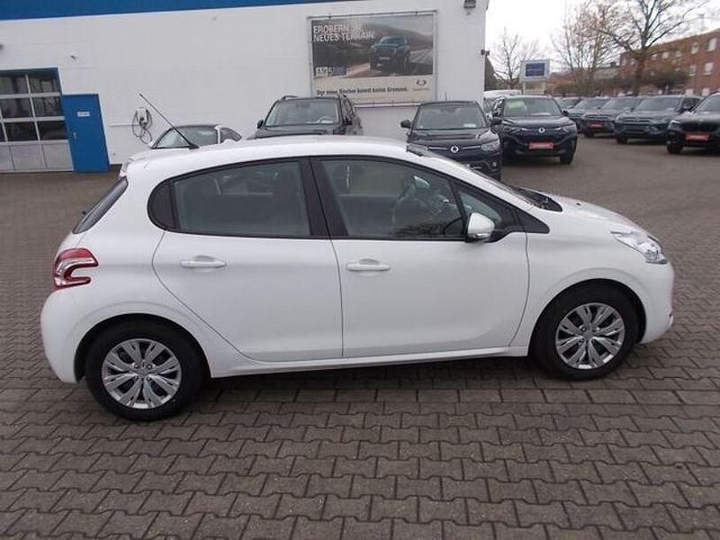 Second-hand Peugeot 208 Active 82 CP (60 kW) 2015 Alb Hatchback