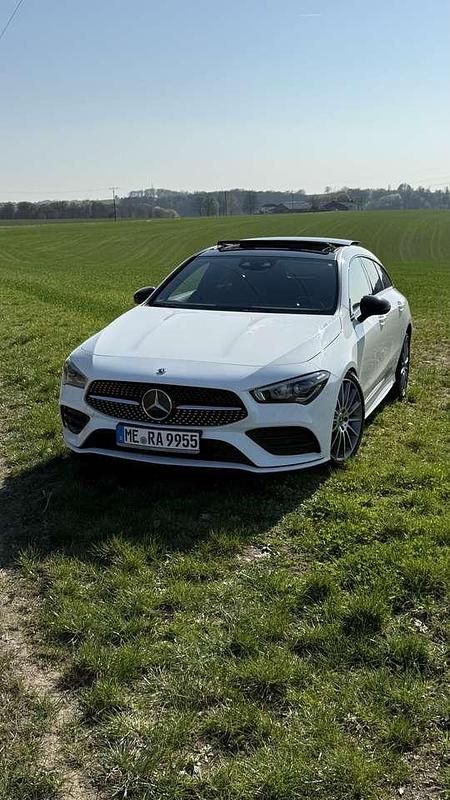 Gebraucht 2019 Mercedes CLA220 Shooting Brake AMG line Kombi | 30.250 € - Bild 1/4