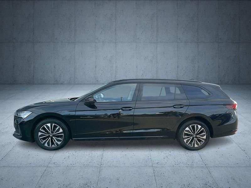 Gebraucht Skoda Superb Selection 150 PS (110 kW) 2025 Onyxschwarz metallic Kombi