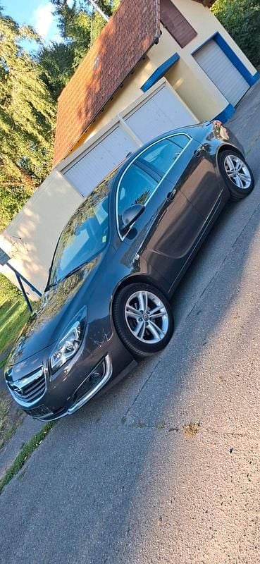 Grau Gebraucht 2016 Opel Insignia Limousine | 8.500 € (Fairer Preis) - Bild 1/4