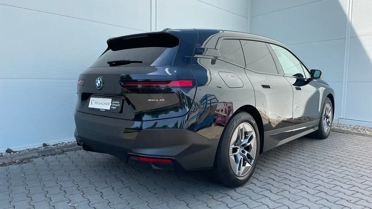 Gebraucht BMW iX Shadowline 239 kW (326 PS) 2022 Saphirschwarz metallic SUV