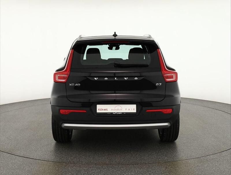 Neu Volvo XC40 163 PS (119 kW) 2025 Schwarz SUV