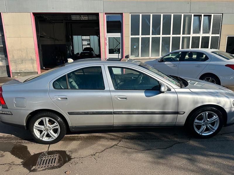 Gebraucht Volvo S60 140 PS (102 kW) 2002 Silber Limousine