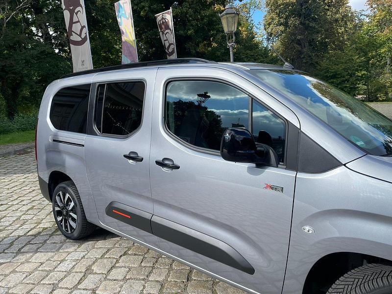 Gebraucht Citroën Berlingo XTR 131 PS (96 kW) 2025 Silber Van / Kleinbus