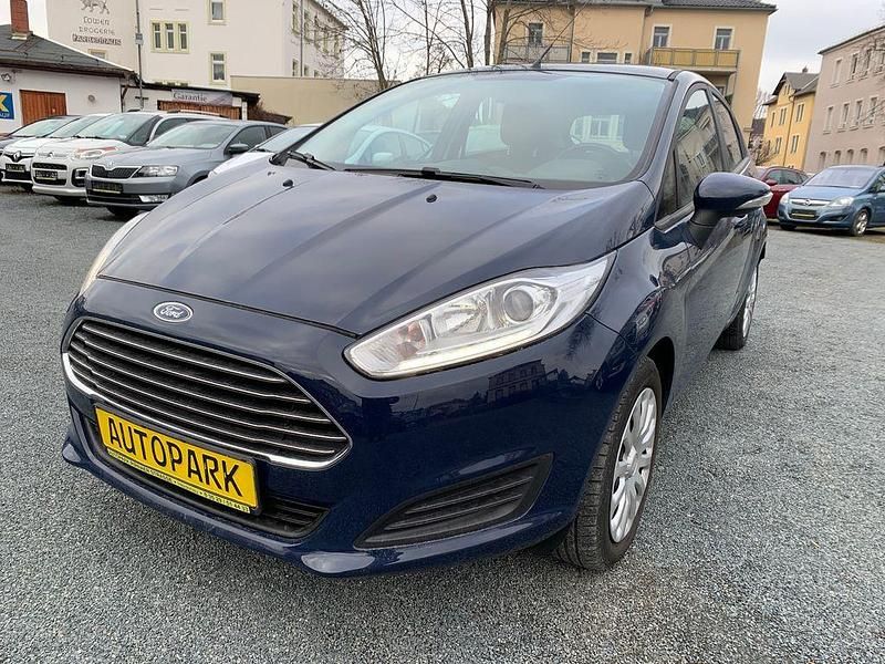 Gebraucht Ford Fiesta 65 PS (47 kW) 2015 Blau Limousine