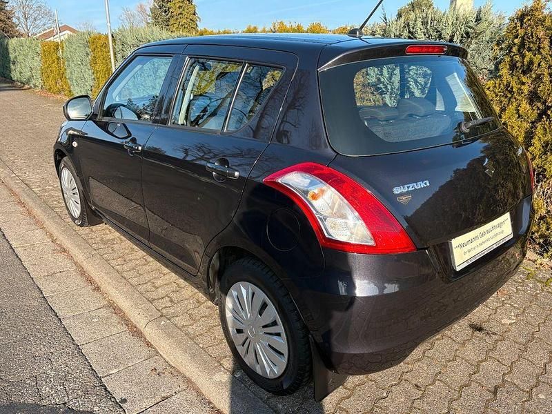 Gebraucht Suzuki Swift Club 94 PS (69 kW) 2016 Schwarz Limousine
