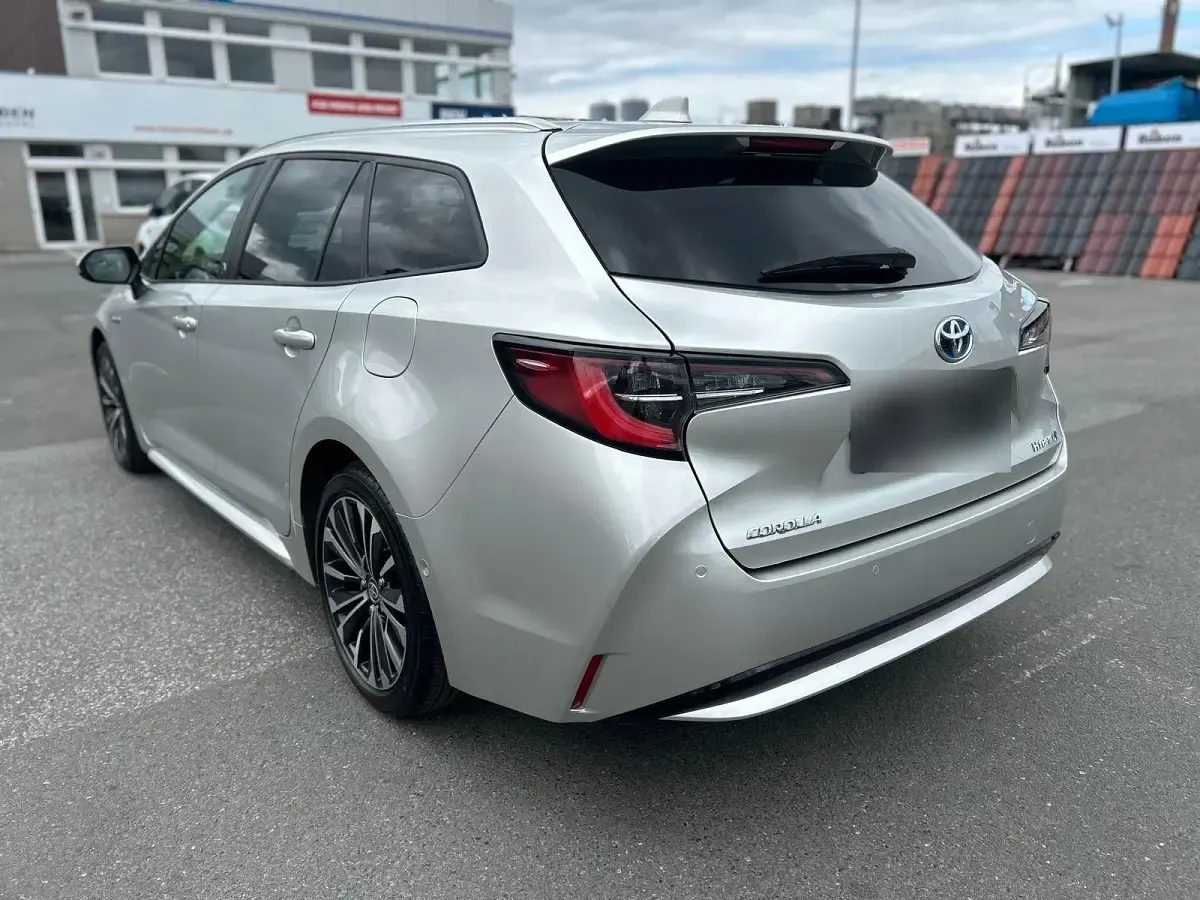 Gebraucht Toyota Corolla Hybrid Team 122 PS (89 kW) 2021 Silber Kombi