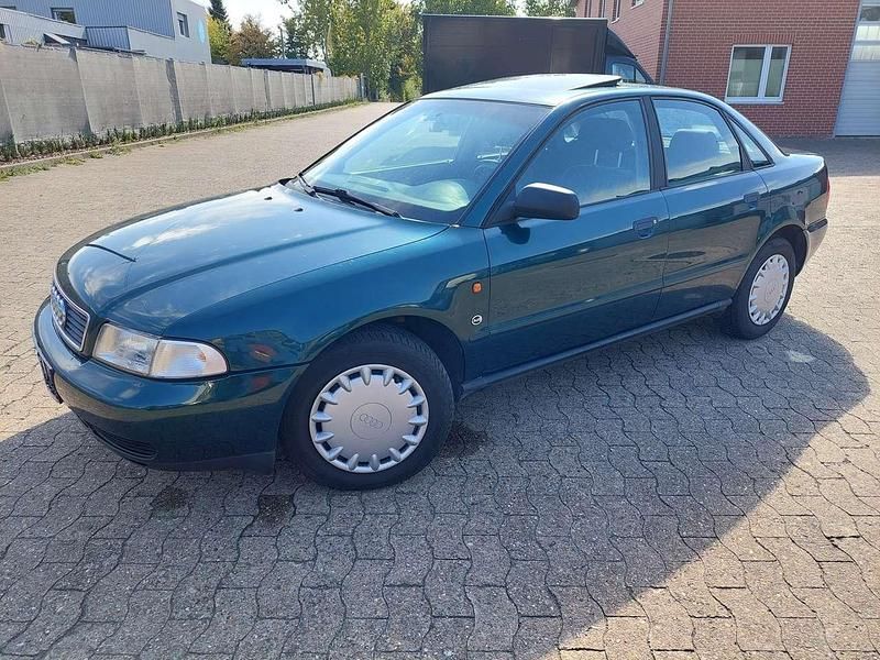 Grün (metallic) Gebraucht 1996 Audi 80 Limousine | 2.300 € - Bild 1/4