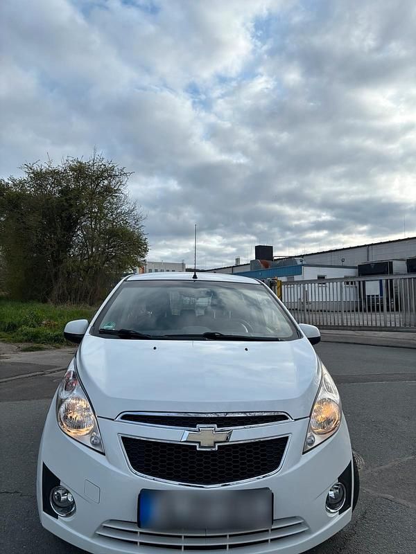 Gebraucht Chevrolet Spark 68 PS (50 kW) 2011 Weiß Kleinwagen