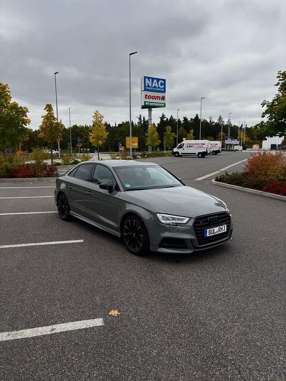 Grau Gebraucht 2019 Audi S3 Ambiente Limousine | 29.299 € (Fairer Preis) - Bild 1/4