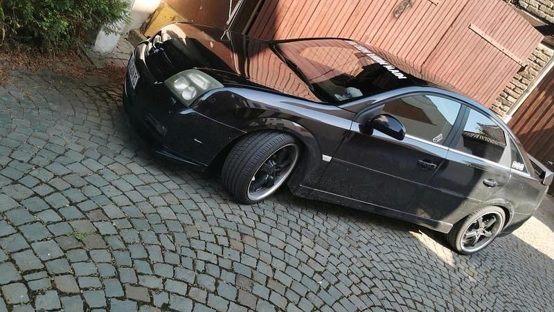Schwarz Gebraucht 2003 Opel Vectra GTS Limousine | 1.600 € (Guter Preis) - Bild 1/4