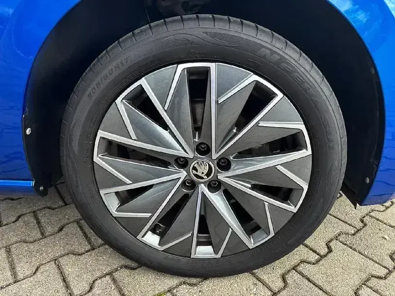 Gebraucht Skoda Scala Tour 110 PS (80 kW) 2023 Raceblau metallic Kleinwagen