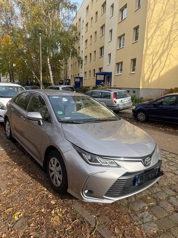 Grau Gebraucht 2020 Toyota Corolla Limousine | 13.500 € (Superpreis) - Bild 1/4