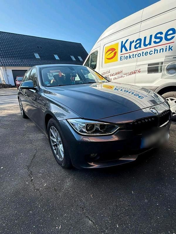 Gebraucht BMW 318 143 PS (105 kW) 2012 Grau Limousine