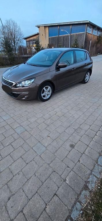 Gebraucht Peugeot 308 Active 120 PS (88 kW) 2015 Braun Limousine