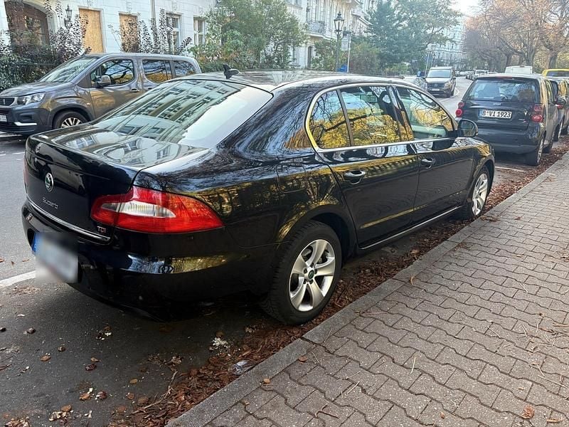 Gebraucht Skoda Superb 150 PS (110 kW) 2012 Schwarz Limousine
