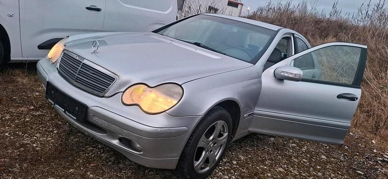 Gebraucht 2001 Mercedes 200 Limousine | 900 € - Bild 1/4