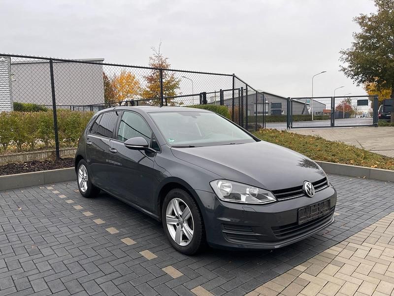 Grau Gebraucht 2013 VW Golf VII Limousine | 9.990 € (Guter Preis) - Bild 1/4