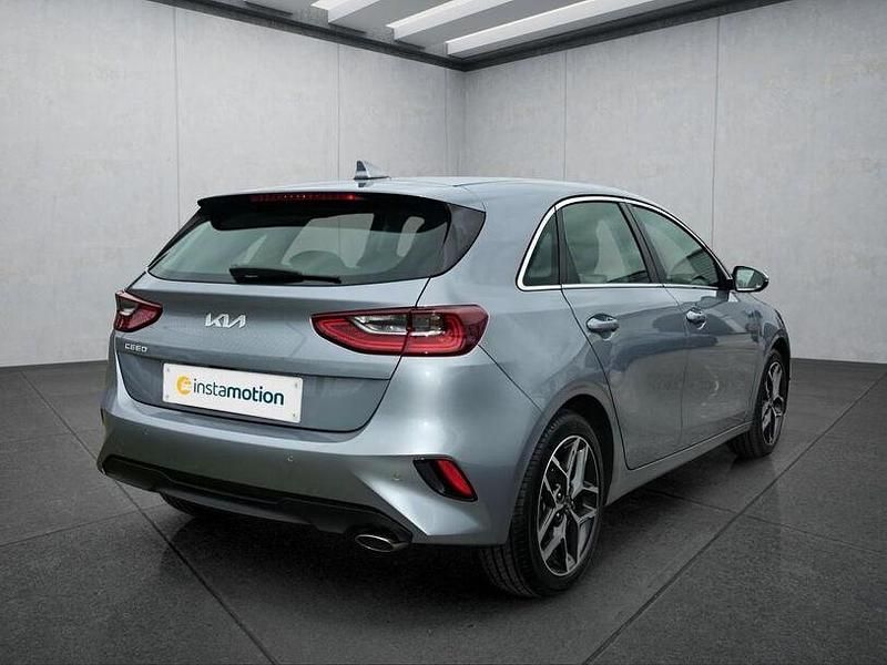 Gebraucht Kia Ceed 140 PS (102 kW) 2025 Silber Kleinwagen