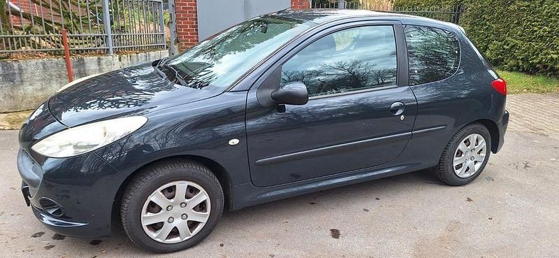 Gebraucht Peugeot 206 68 PS (50 kW) 2010 Kleinwagen