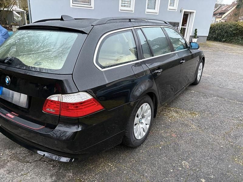 Gebraucht BMW 520 177 PS (130 kW) 2008 Schwarz Kombi
