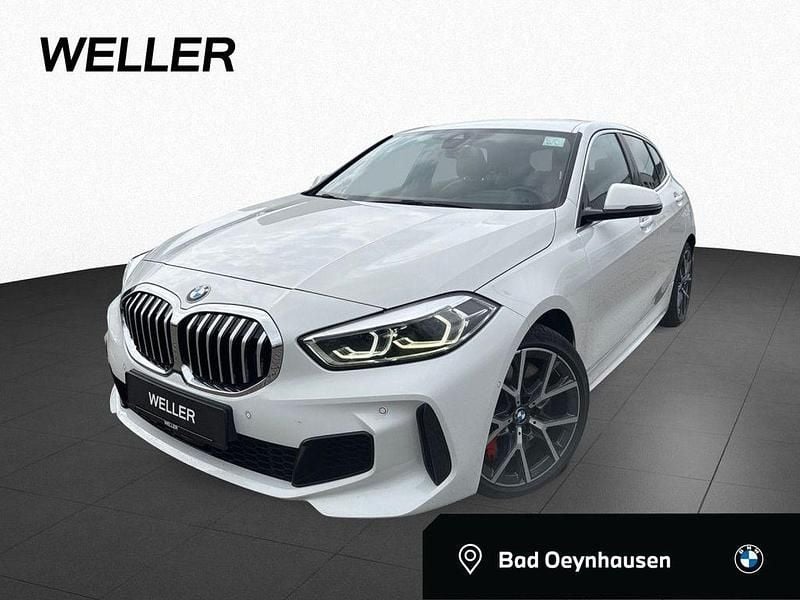Alpinweiss iii (weiß) Gebraucht 2021 BMW 128 Comfort Edition Limousine | 27.490 € (Fairer Preis) - Bild 1/4
