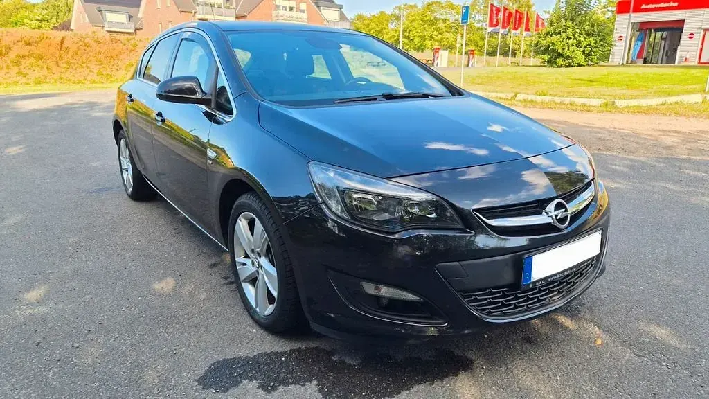 Gebraucht Opel Astra Energy 116 PS (85 kW) 2014 Schwarz Limousine
