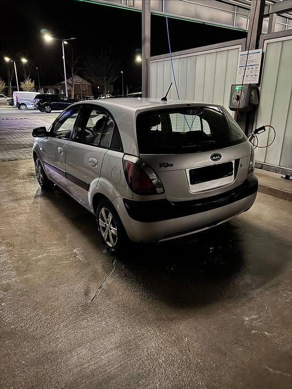 Gebraucht Kia Rio Vision 97 PS (71 kW) 2009 Silber Limousine