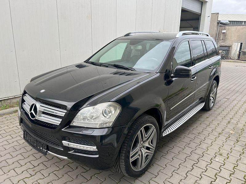 Schwarz Gebraucht 2011 Mercedes GL350 AMG line SUV | 18.999 € (Fairer Preis) - Bild 1/4