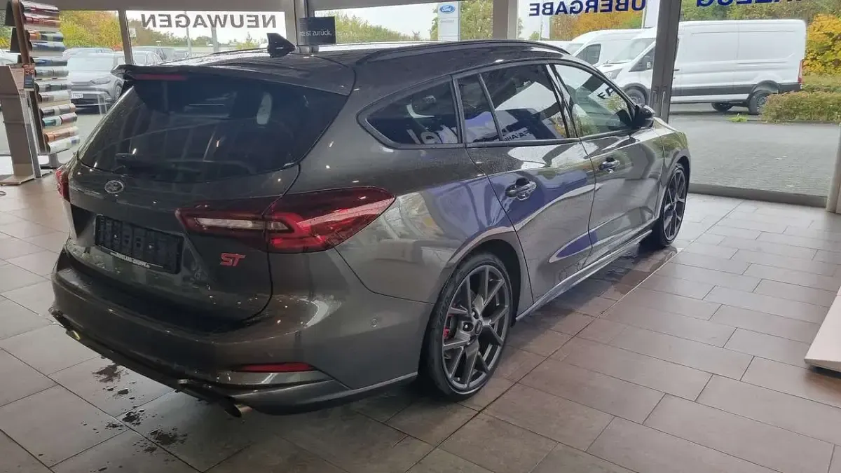 Używany Ford Focus ST 280 KM (205 kW) 2023 Szary Kombi