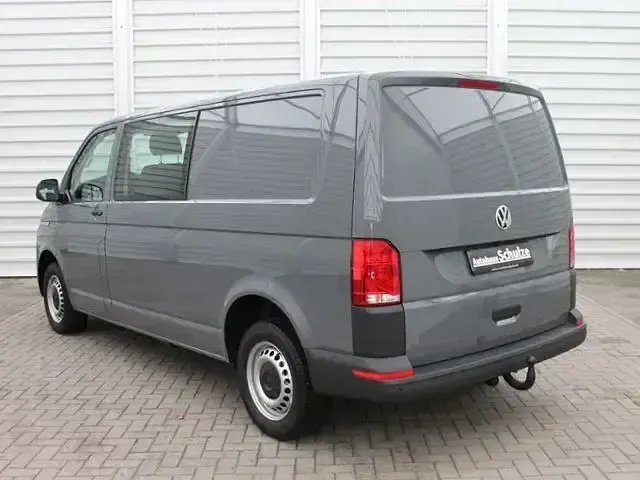 Gebraucht VW Transporter 110 PS (80 kW) 2025 Grau Van