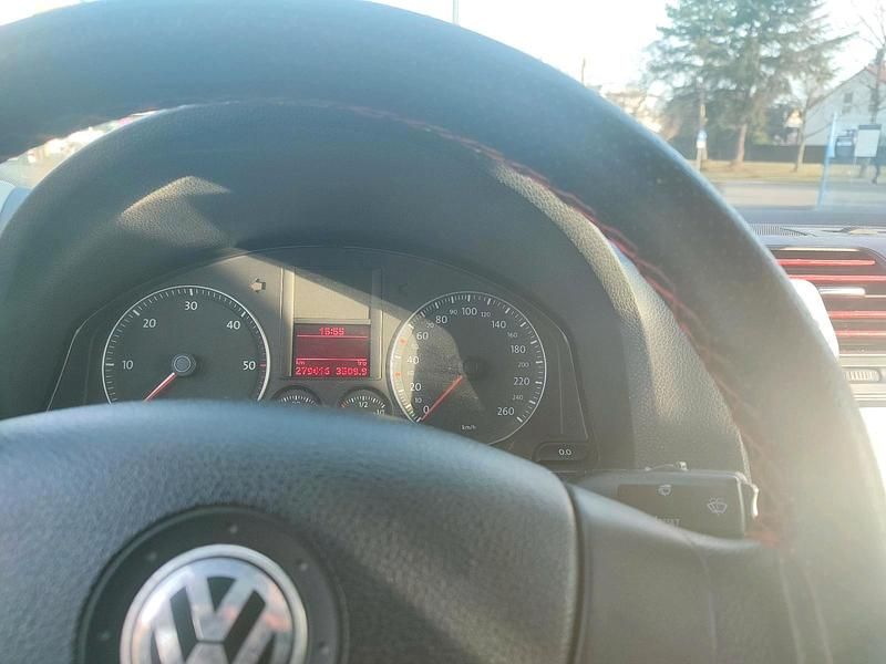 Grau Gebraucht 2006 VW Jetta Limousine | 4.300 € - Bild 1/4