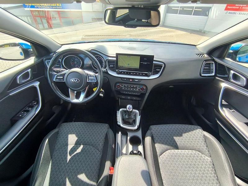 Gebraucht Kia Ceed Vision 140 PS (102 kW) 2020 Blau Kleinwagen