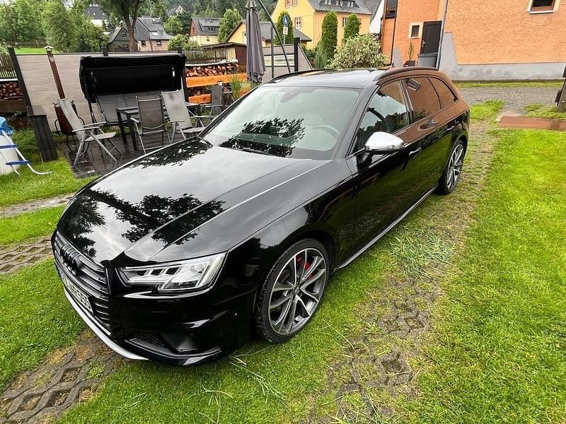 Second-hand Audi A4 Black Edition 252 CP (185 kW) 2018 Negru Break