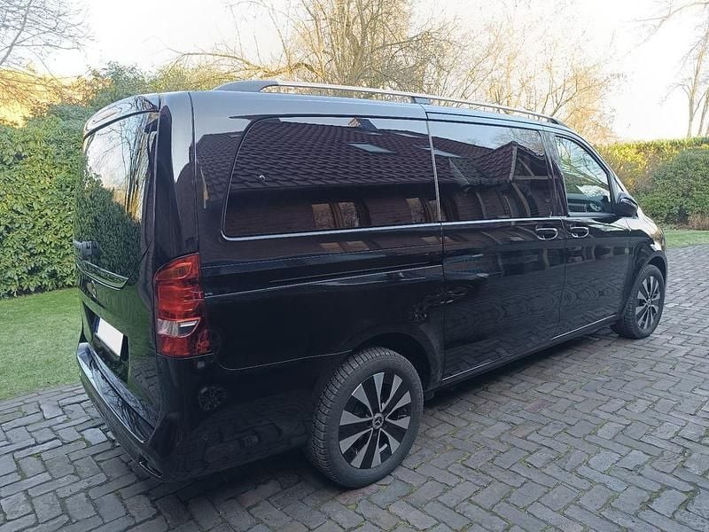 Gebraucht Mercedes V220 Edition 163 PS (119 kW) 2024 Schwarz Van / Kleinbus