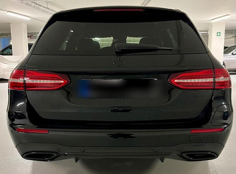 Gebraucht Mercedes E300 AMG 320 PS (235 kW) 2021 Schwarz Kombi