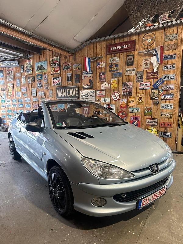 Gebraucht Peugeot 206 CC 108 PS (79 kW) 2004 Blau Cabrio
