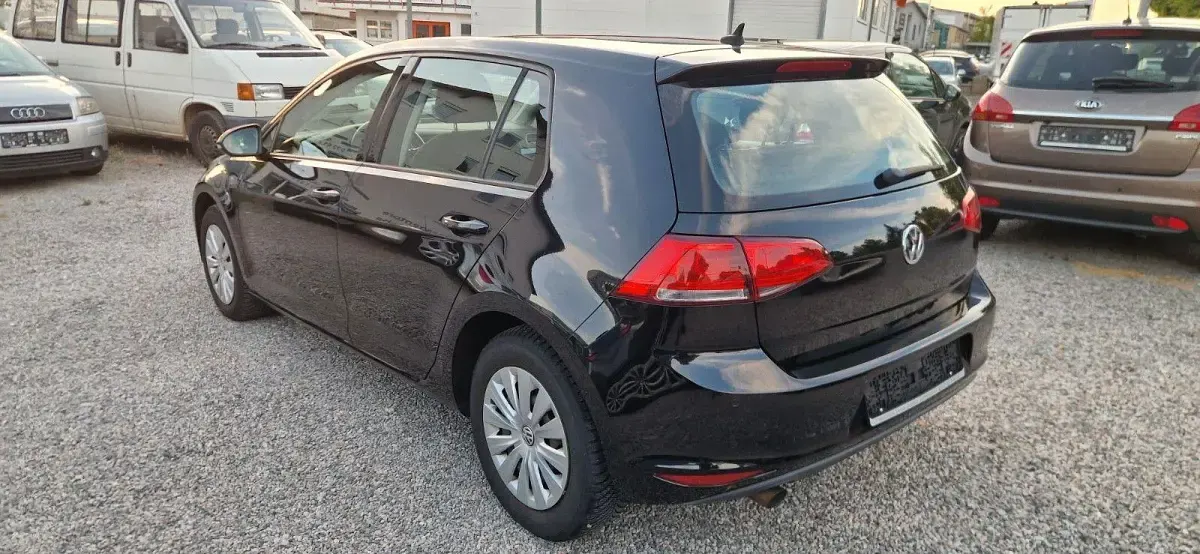 Gebraucht VW Golf VII Trendline 105 PS (77 kW) 2014 Schwarz Limousine