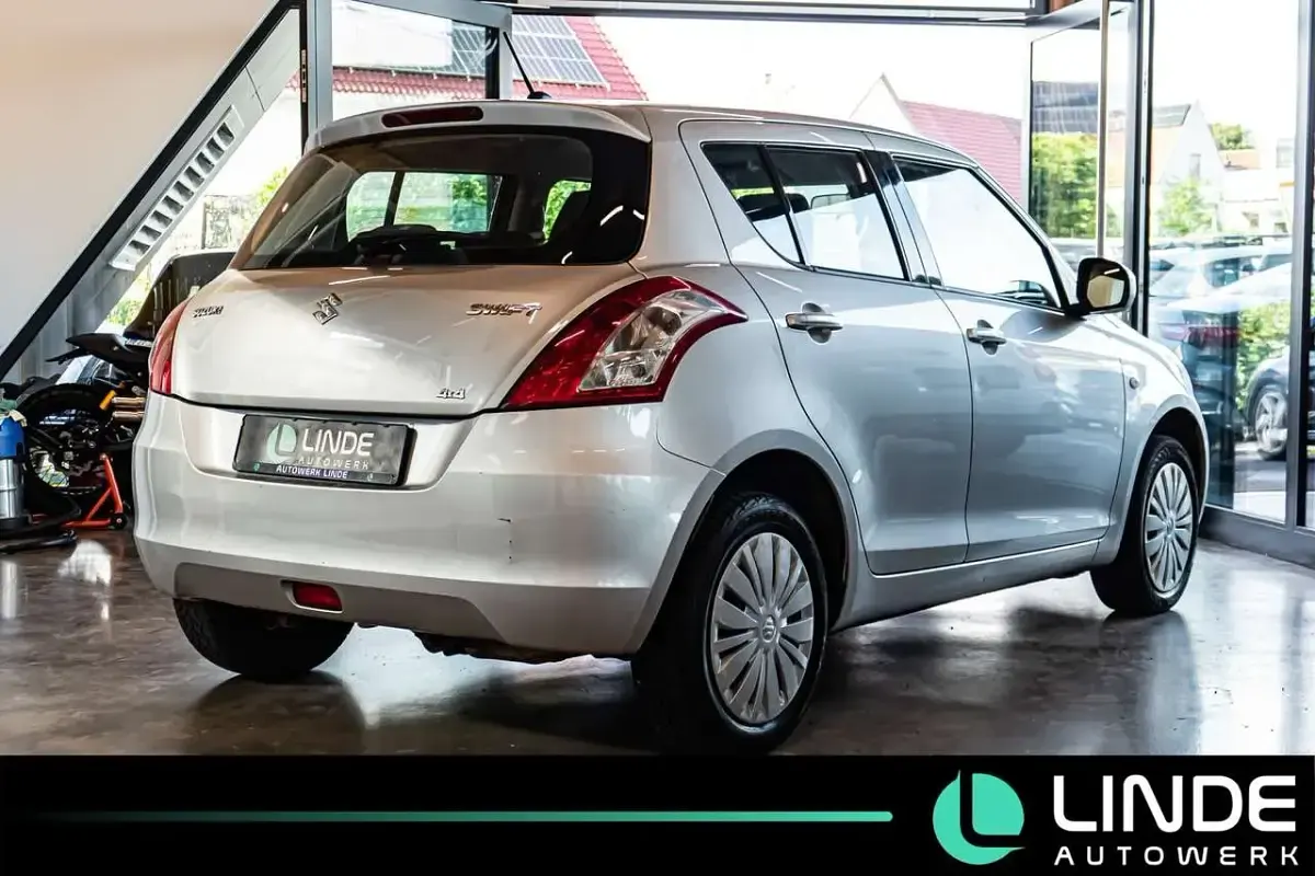 Gebraucht Suzuki Swift Club 94 PS (69 kW) 2014 Silber Kleinwagen