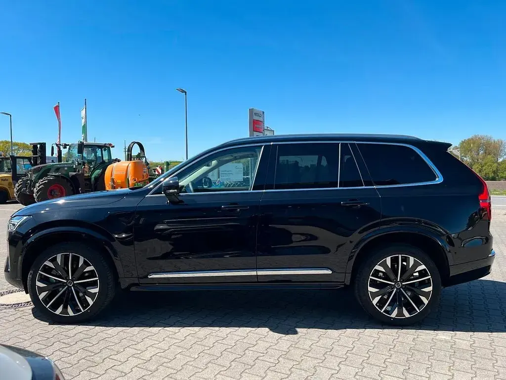 Neu Volvo XC90 Plus 455 PS (334 kW) 2025 Schwarz SUV