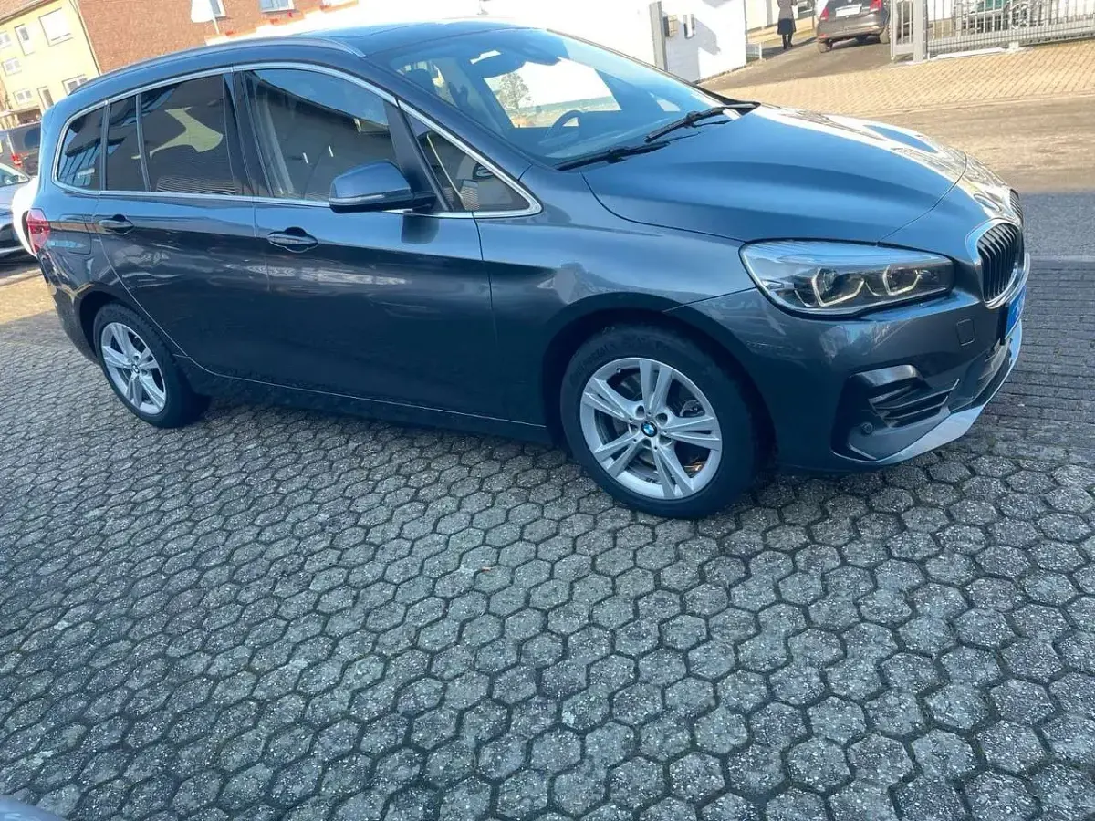 Gebraucht BMW 218 Advantage 150 PS (110 kW) 2022 Grau Limousine