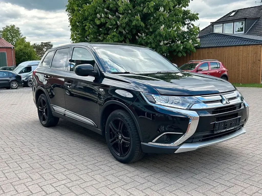Gebraucht Mitsubishi Outlander Basis 150 PS (110 kW) 2017 Schwarz SUV