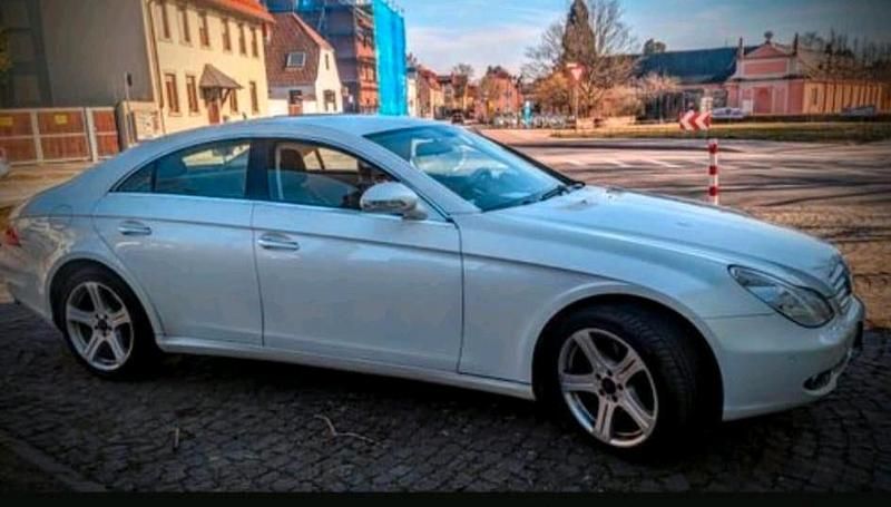 Weiß Gebraucht 2007 Mercedes CLS320 Coupé | 4.999 € (Superpreis) - Bild 1/4