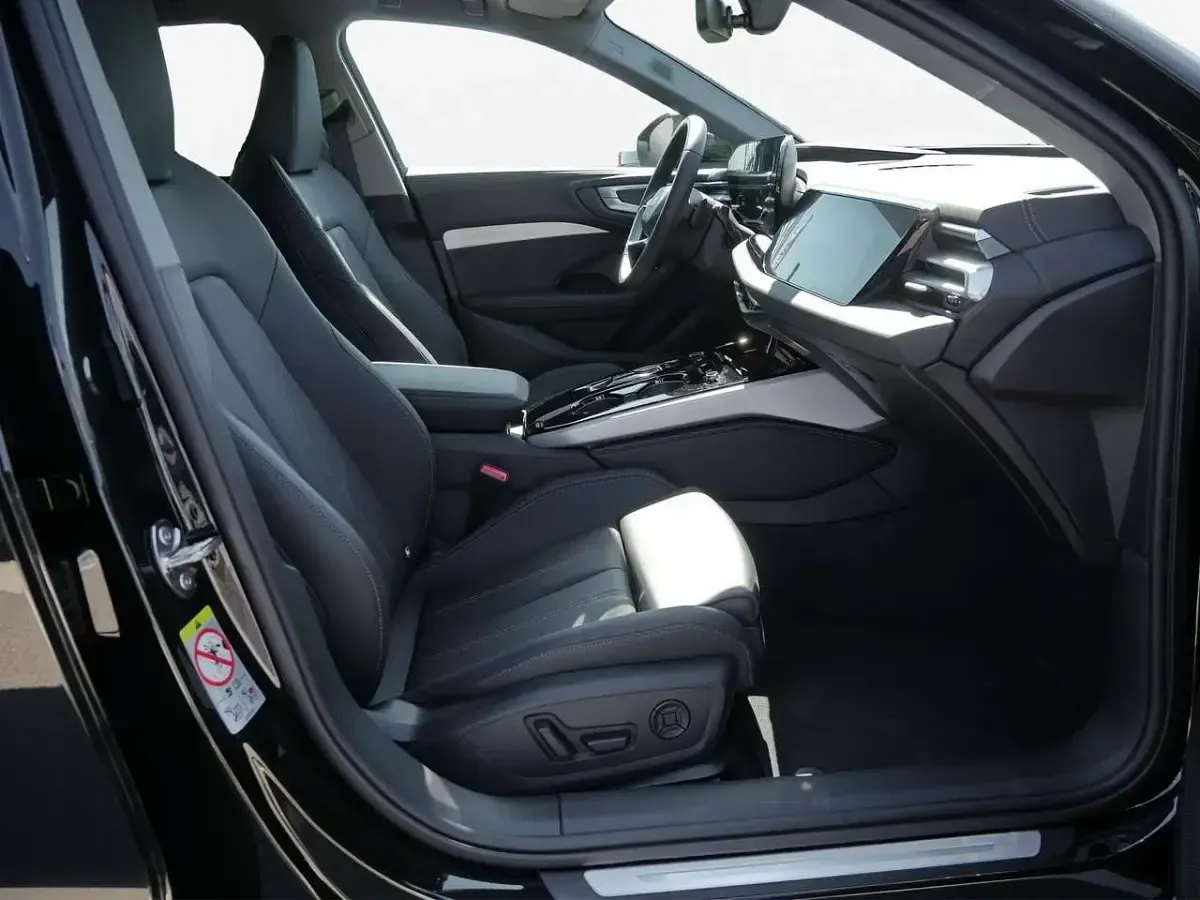 Gebraucht Audi A5 Ambiente 204 PS (150 kW) 2025 Mythosschwarz metallic Kombi