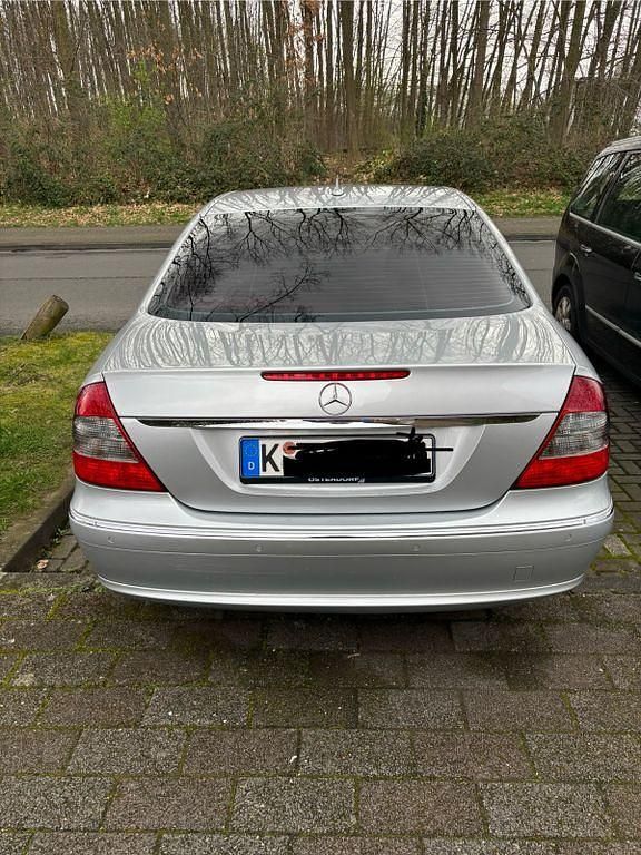Silber Gebraucht 2008 Mercedes 320 Limousine | 8.500 € (Superpreis) - Bild 1/4