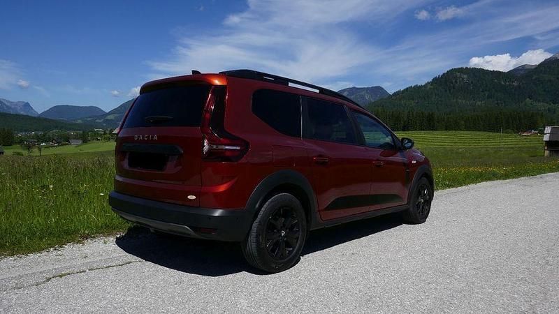 Braun Gebraucht 2022 Dacia Jogger Extreme Kombi | 17.500 € (Fairer Preis) - Bild 1/4