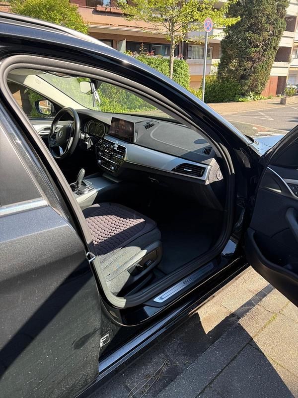Gebraucht BMW 520 190 PS (139 kW) 2018 Schwarz Kombi